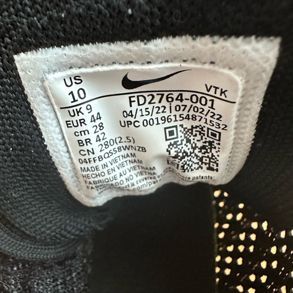 Men’s Nike Flyknit size 10 sneakers - Picture 2 of 5